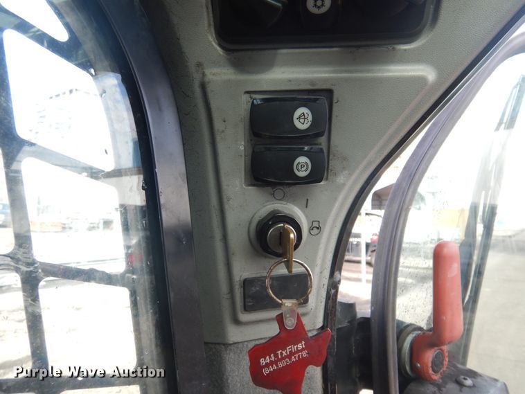 image for item DM5313 2015 Caterpillar 272D  skid steer loader