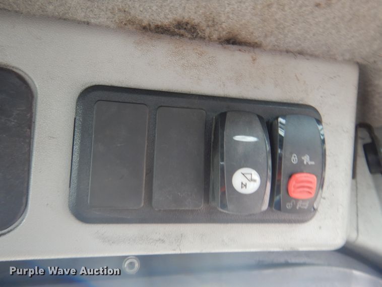 image for item DM5313 2015 Caterpillar 272D  skid steer loader