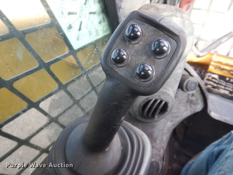 image for item DM5313 2015 Caterpillar 272D  skid steer loader