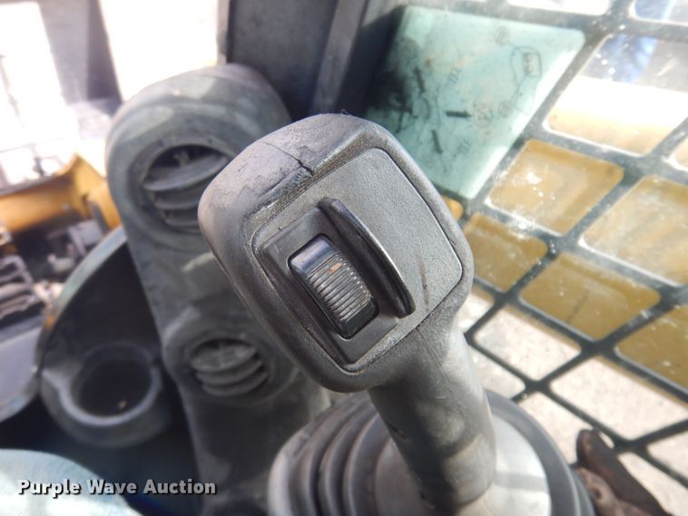 image for item DM5313 2015 Caterpillar 272D  skid steer loader