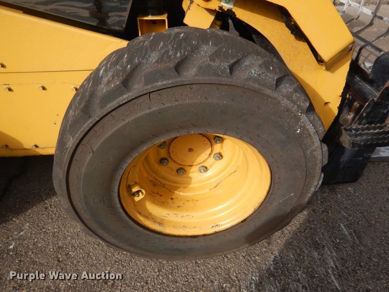 image for item DM5313 2015 Caterpillar 272D  skid steer loader