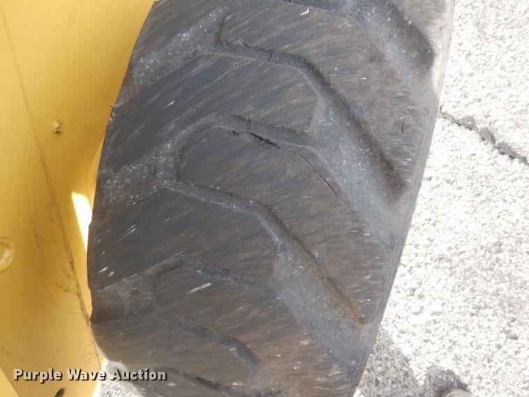 image for item DM5313 2015 Caterpillar 272D  skid steer loader