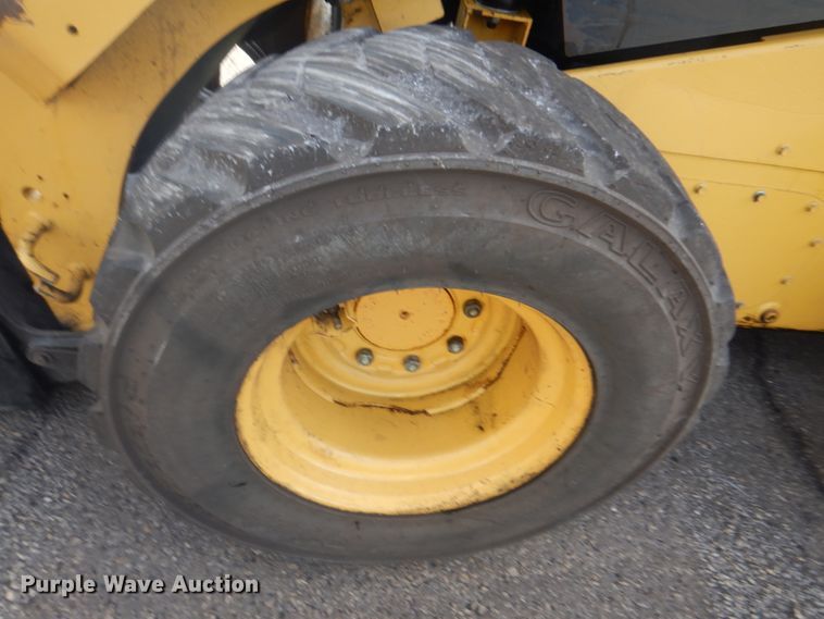 image for item DM5313 2015 Caterpillar 272D  skid steer loader