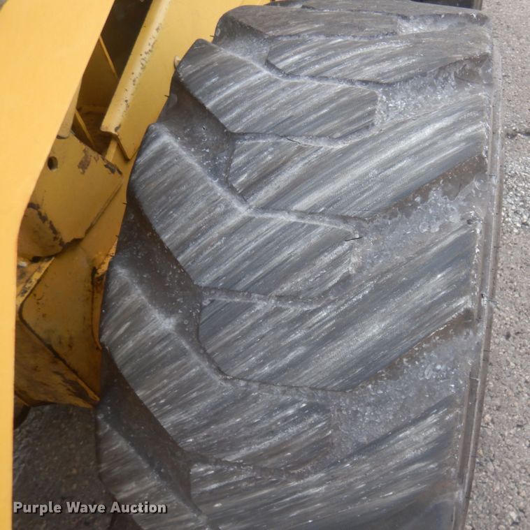 image for item DM5313 2015 Caterpillar 272D  skid steer loader