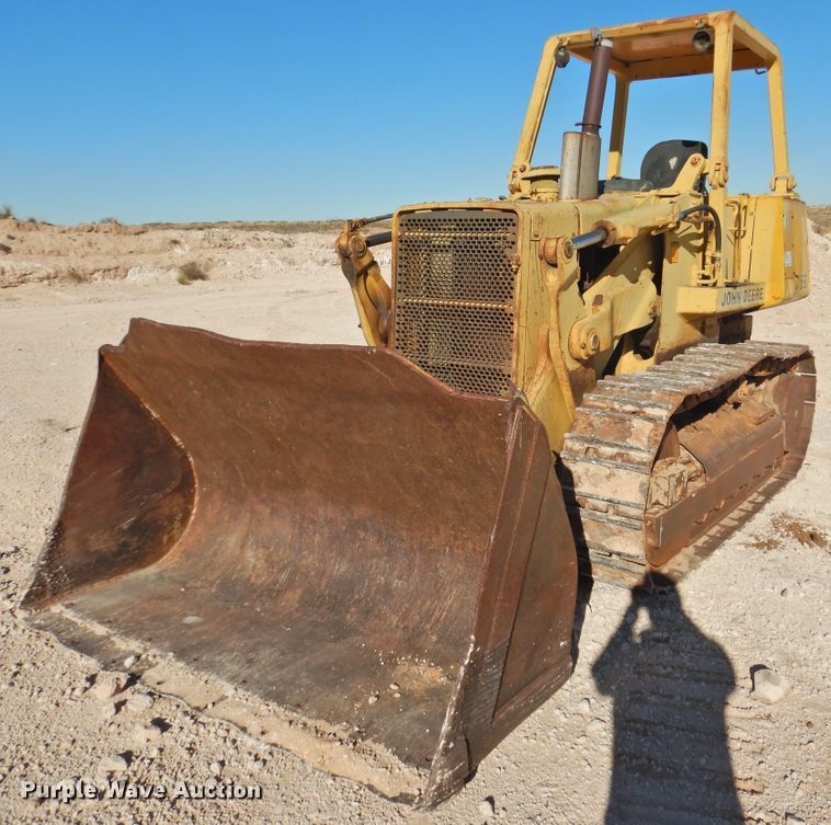 image for item DN0080 1984 John Deere 755A  track loader