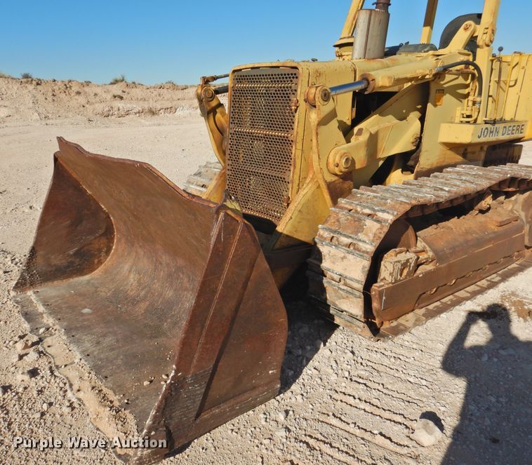 image for item DN0080 1984 John Deere 755A  track loader