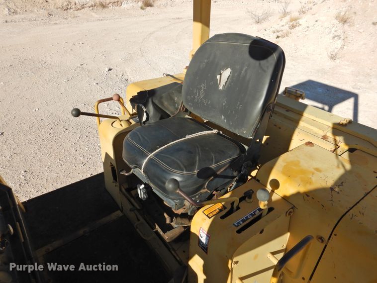 image for item DN0080 1984 John Deere 755A  track loader