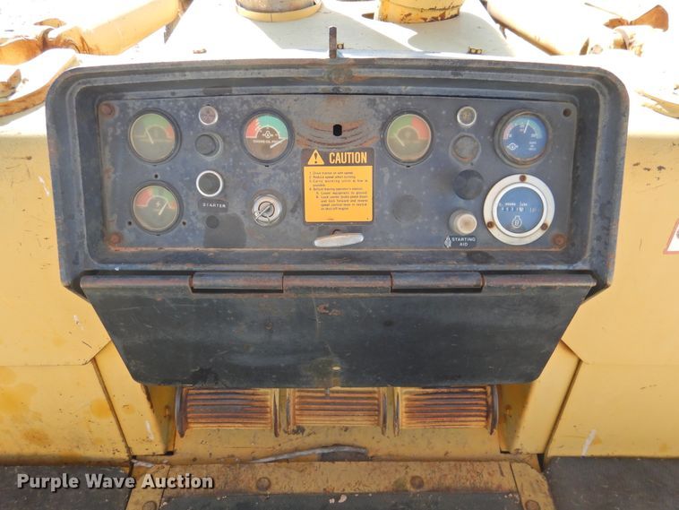 image for item DN0080 1984 John Deere 755A  track loader
