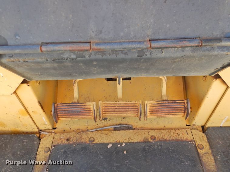 image for item DN0080 1984 John Deere 755A  track loader