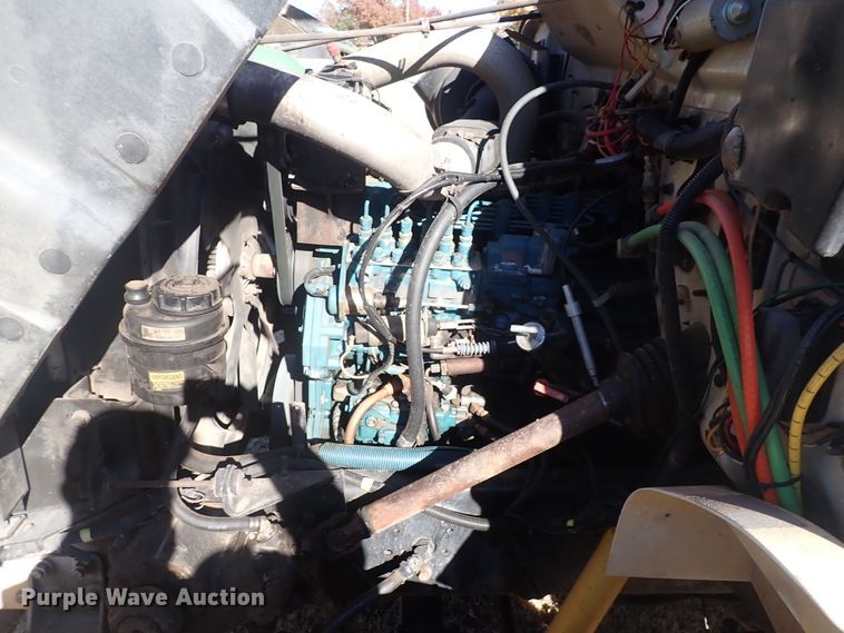 image for item DN2329 1995 International 4900  digger derrick truck