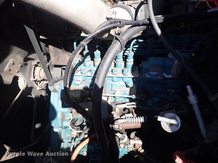 image for item DN2329 1995 International 4900  digger derrick truck