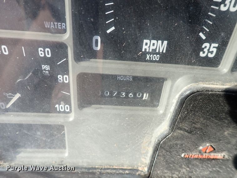 image for item DN2329 1995 International 4900  digger derrick truck