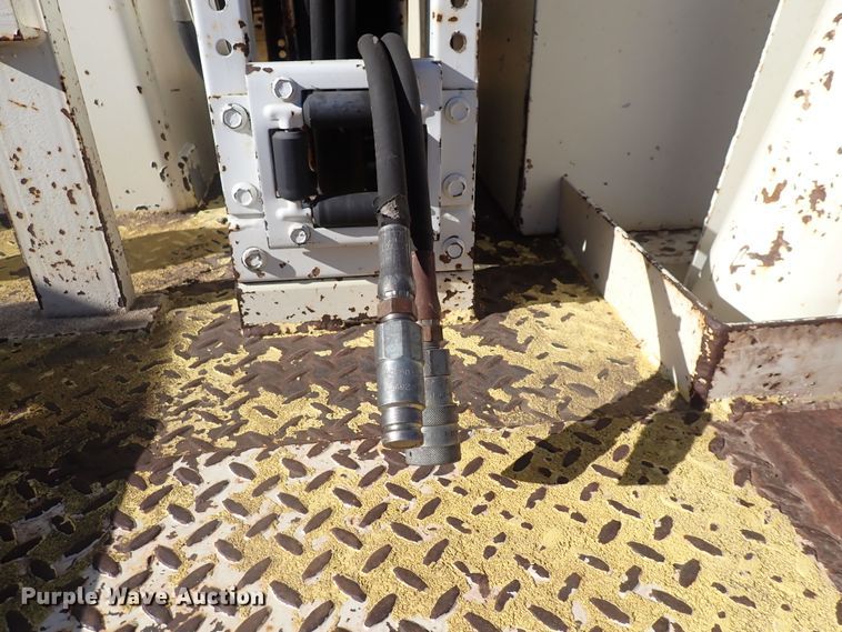 image for item DN2329 1995 International 4900  digger derrick truck