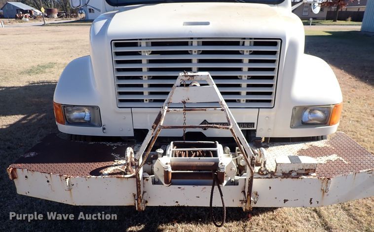 image for item DN2329 1995 International 4900  digger derrick truck