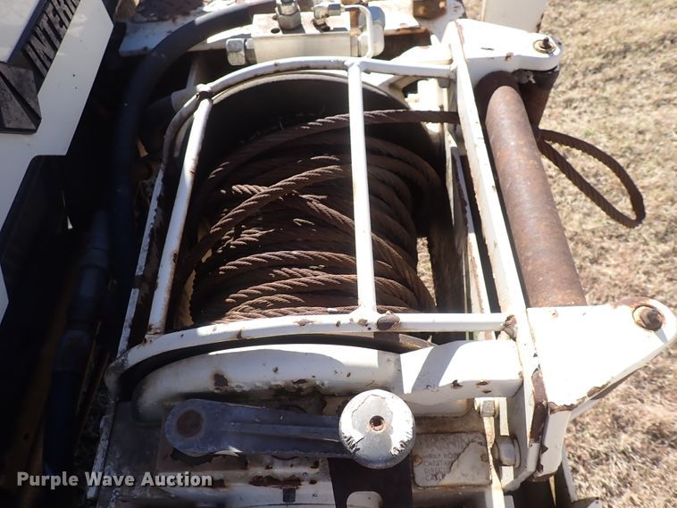 image for item DN2329 1995 International 4900  digger derrick truck