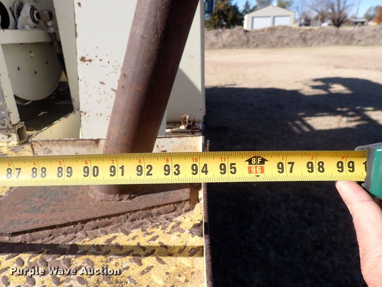 image for item DN2329 1995 International 4900  digger derrick truck