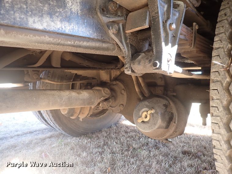 image for item DN2329 1995 International 4900  digger derrick truck