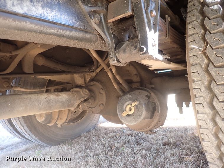 image for item DN2329 1995 International 4900  digger derrick truck