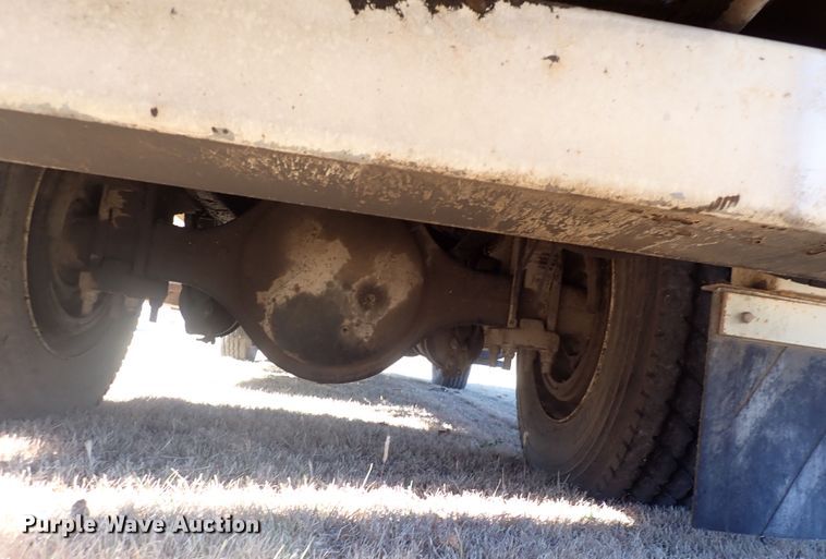 image for item DN2329 1995 International 4900  digger derrick truck
