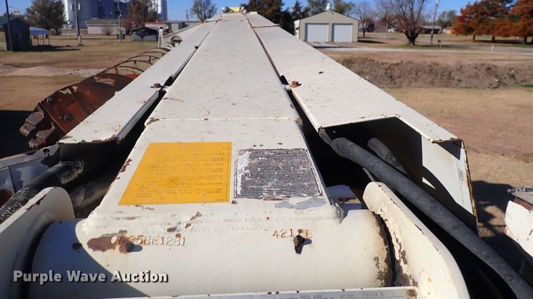 image for item DN2329 1995 International 4900  digger derrick truck