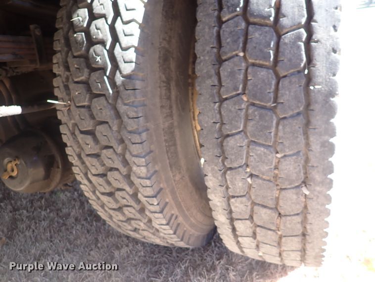 image for item DN2329 1995 International 4900  digger derrick truck
