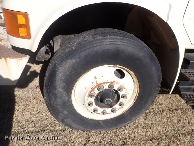 image for item DN2329 1995 International 4900  digger derrick truck