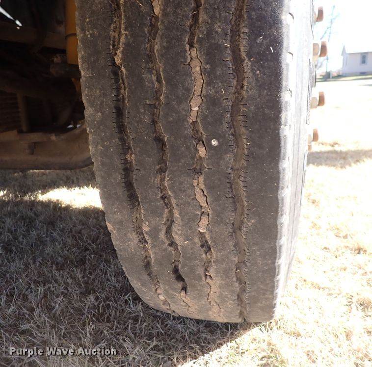 image for item DN2329 1995 International 4900  digger derrick truck