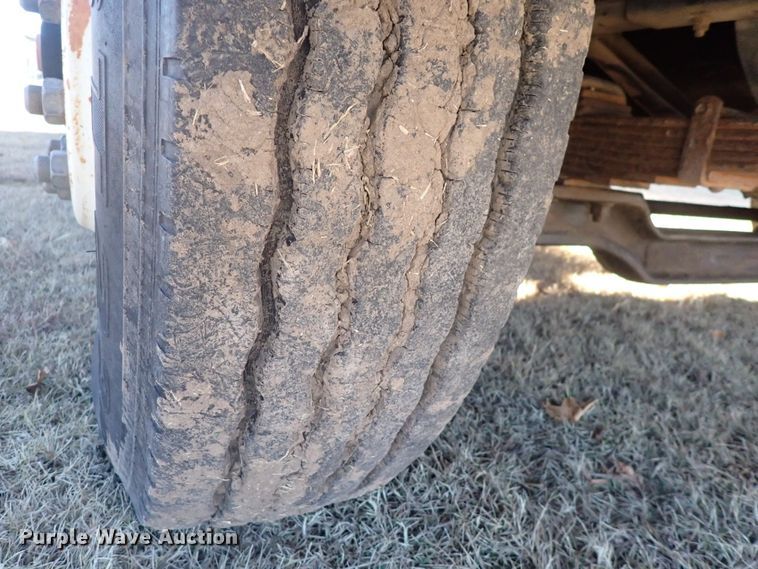 image for item DN2329 1995 International 4900  digger derrick truck