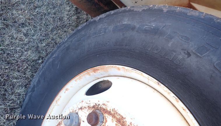 image for item DN2329 1995 International 4900  digger derrick truck