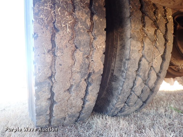 image for item DN2329 1995 International 4900  digger derrick truck