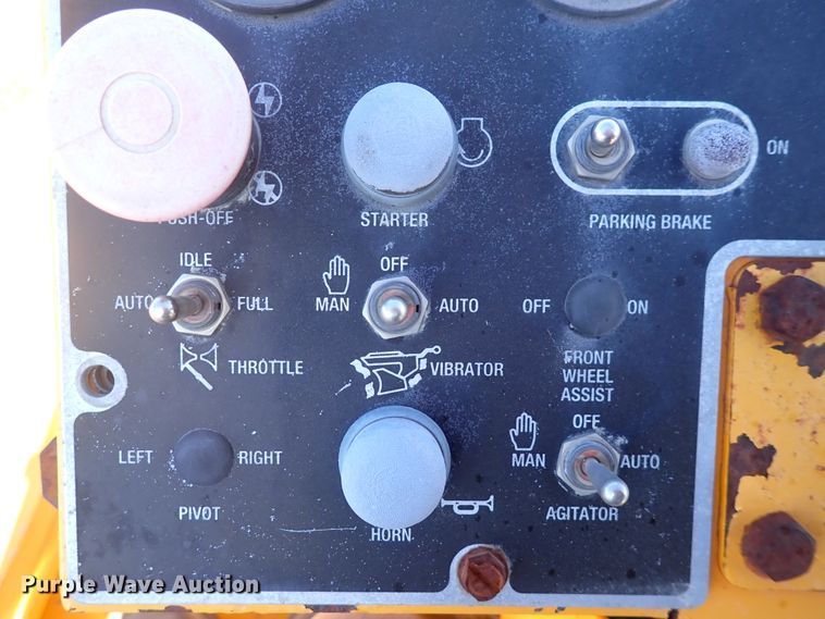 image for item DN2363 2000 Blaw Knox PF5510  paver