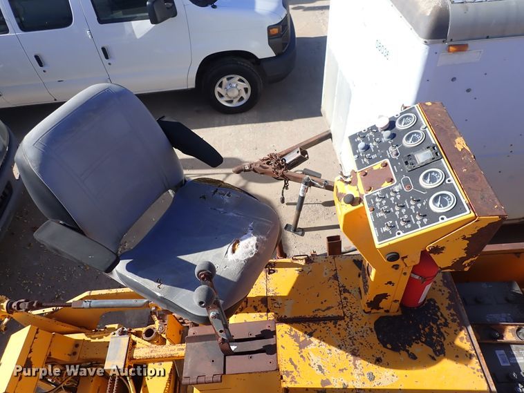 image for item DN2363 2000 Blaw Knox PF5510  paver