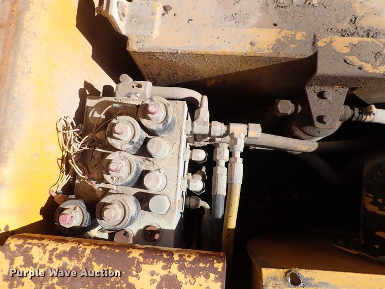 image for item DN2363 2000 Blaw Knox PF5510  paver