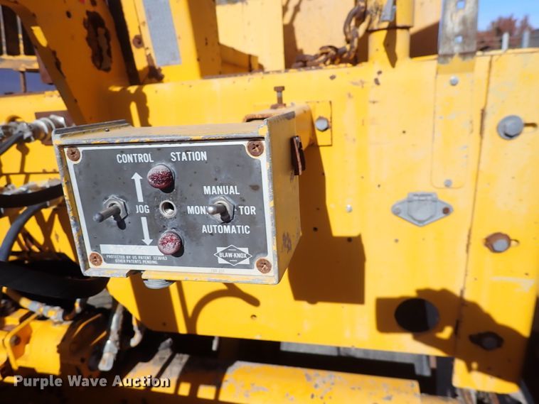 image for item DN2363 2000 Blaw Knox PF5510  paver