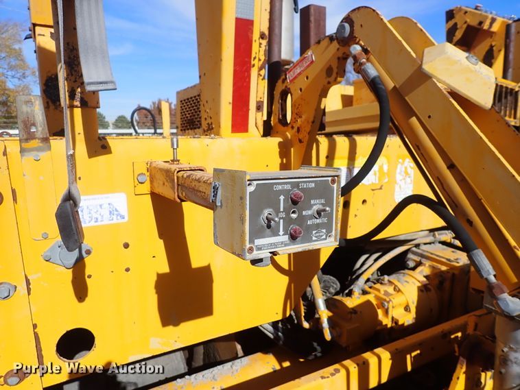 image for item DN2363 2000 Blaw Knox PF5510  paver