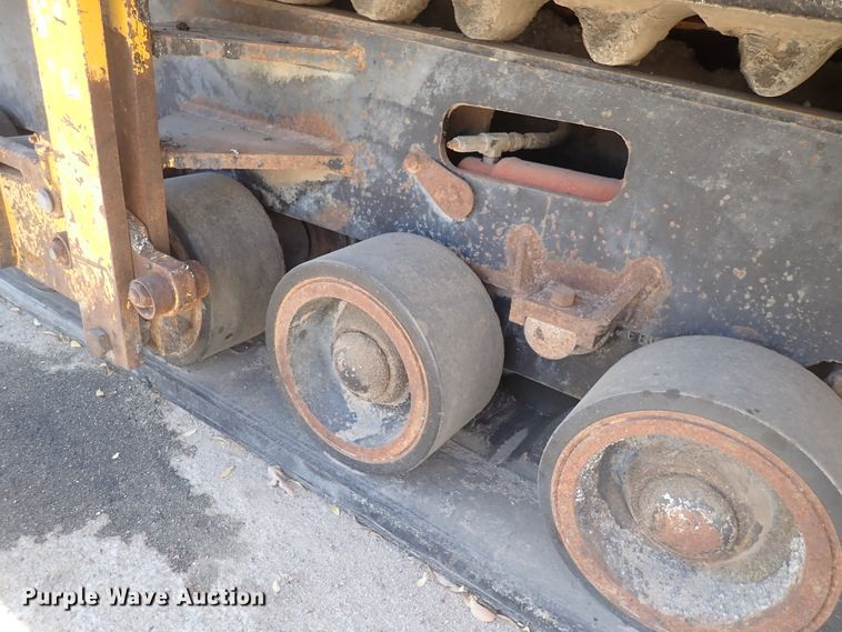 image for item DN2363 2000 Blaw Knox PF5510  paver