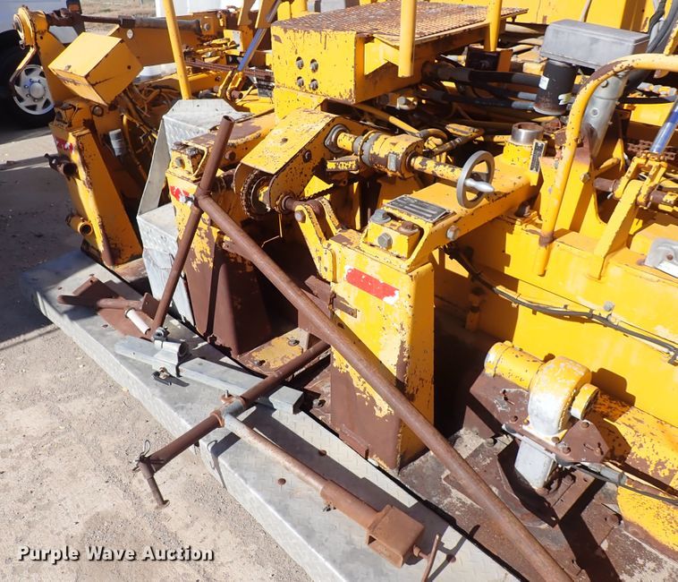 image for item DN2363 2000 Blaw Knox PF5510  paver