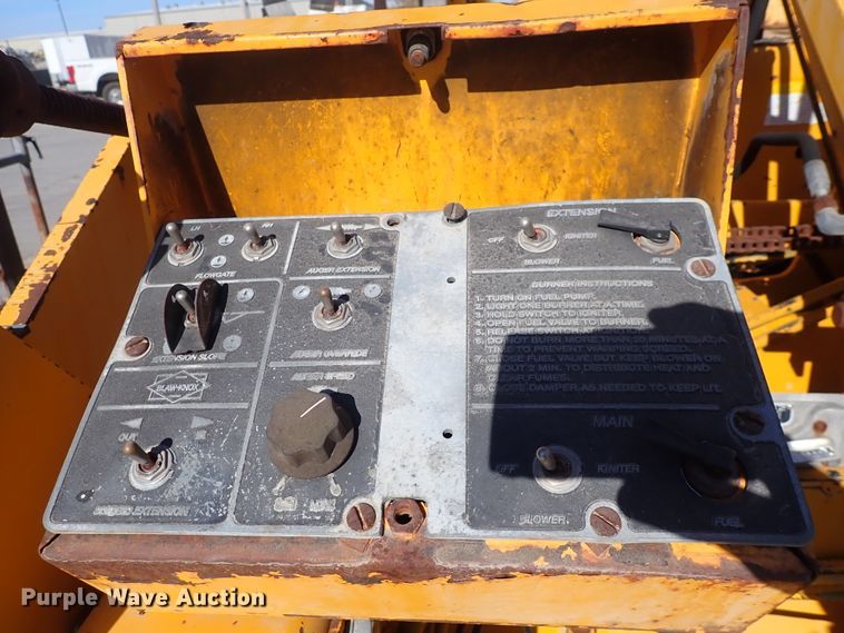 image for item DN2363 2000 Blaw Knox PF5510  paver