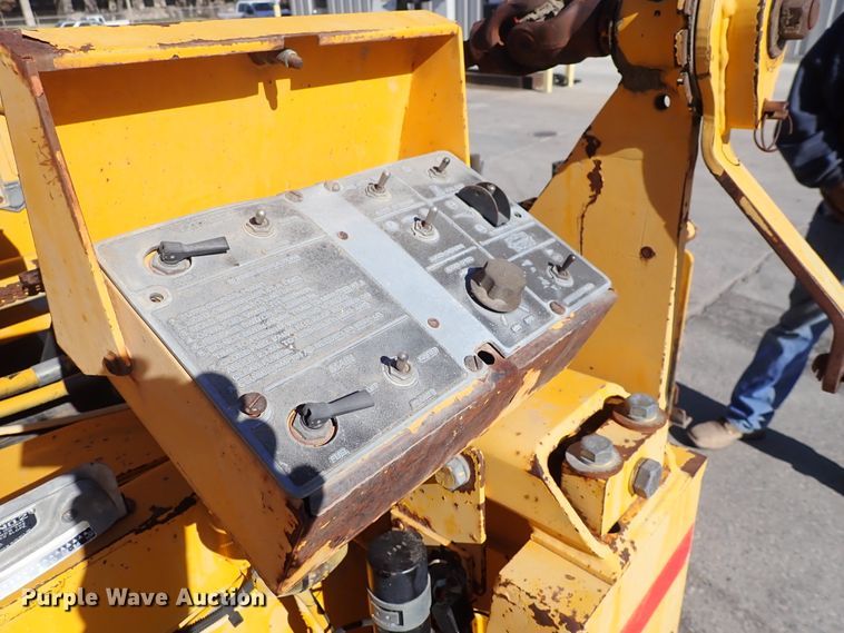 image for item DN2363 2000 Blaw Knox PF5510  paver