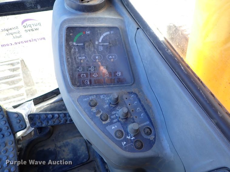 image for item DN2387 1998 John Deere 200LC  excavator