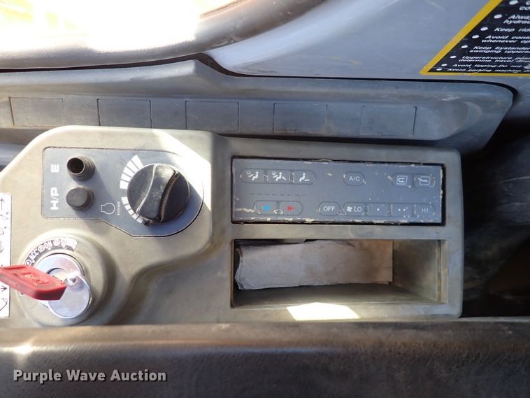 image for item DN2387 1998 John Deere 200LC  excavator