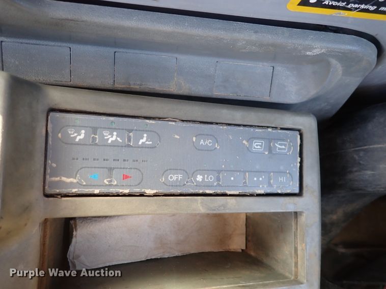 image for item DN2387 1998 John Deere 200LC  excavator