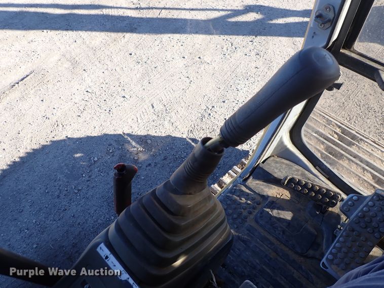 image for item DN2387 1998 John Deere 200LC  excavator