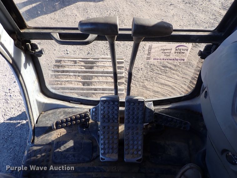 image for item DN2387 1998 John Deere 200LC  excavator