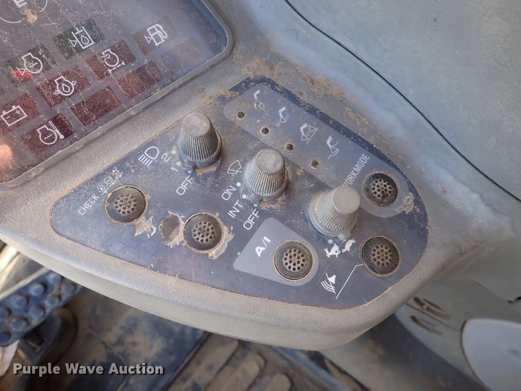 image for item DN2387 1998 John Deere 200LC  excavator