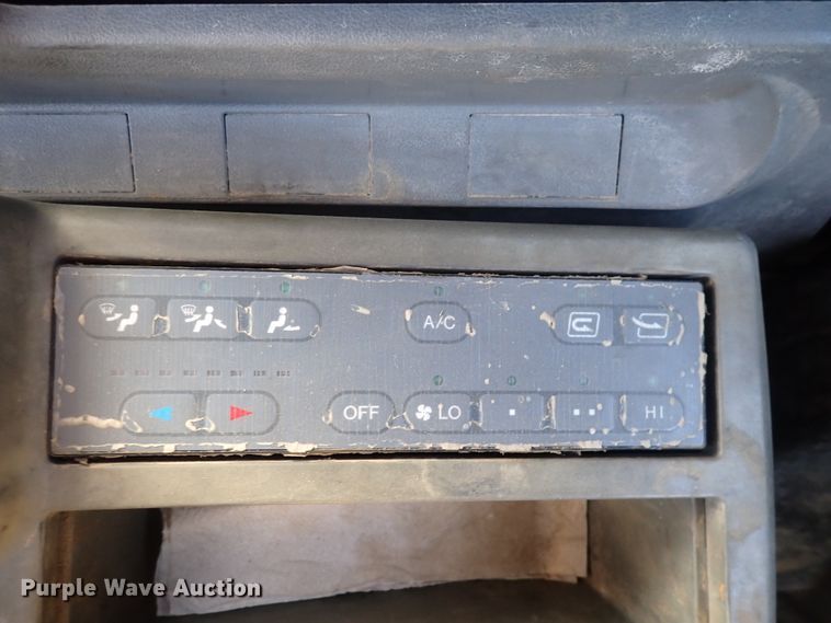 image for item DN2387 1998 John Deere 200LC  excavator