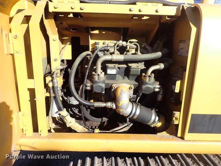 image for item DN2387 1998 John Deere 200LC  excavator