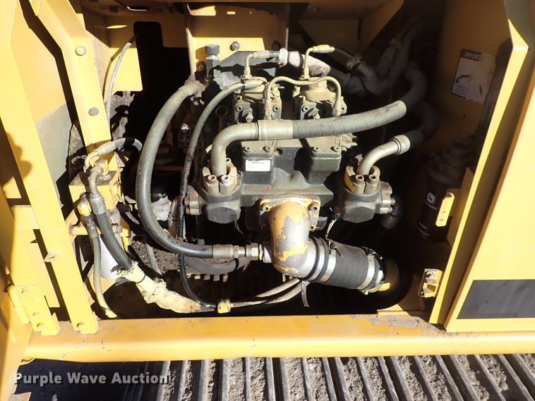 image for item DN2387 1998 John Deere 200LC  excavator