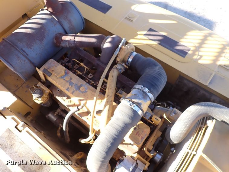 image for item DN2387 1998 John Deere 200LC  excavator