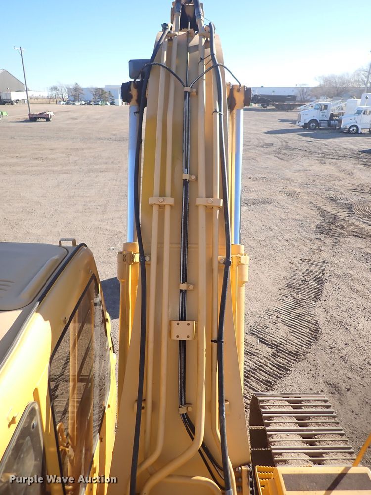 image for item DN2387 1998 John Deere 200LC  excavator